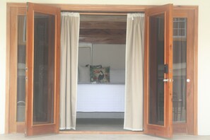 Premium bedding, down duvets, pillow-top beds, minibar - PUR Private Suites (San Pedro)