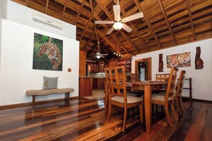 Dining room - PUR Private Suites (San Pedro)
