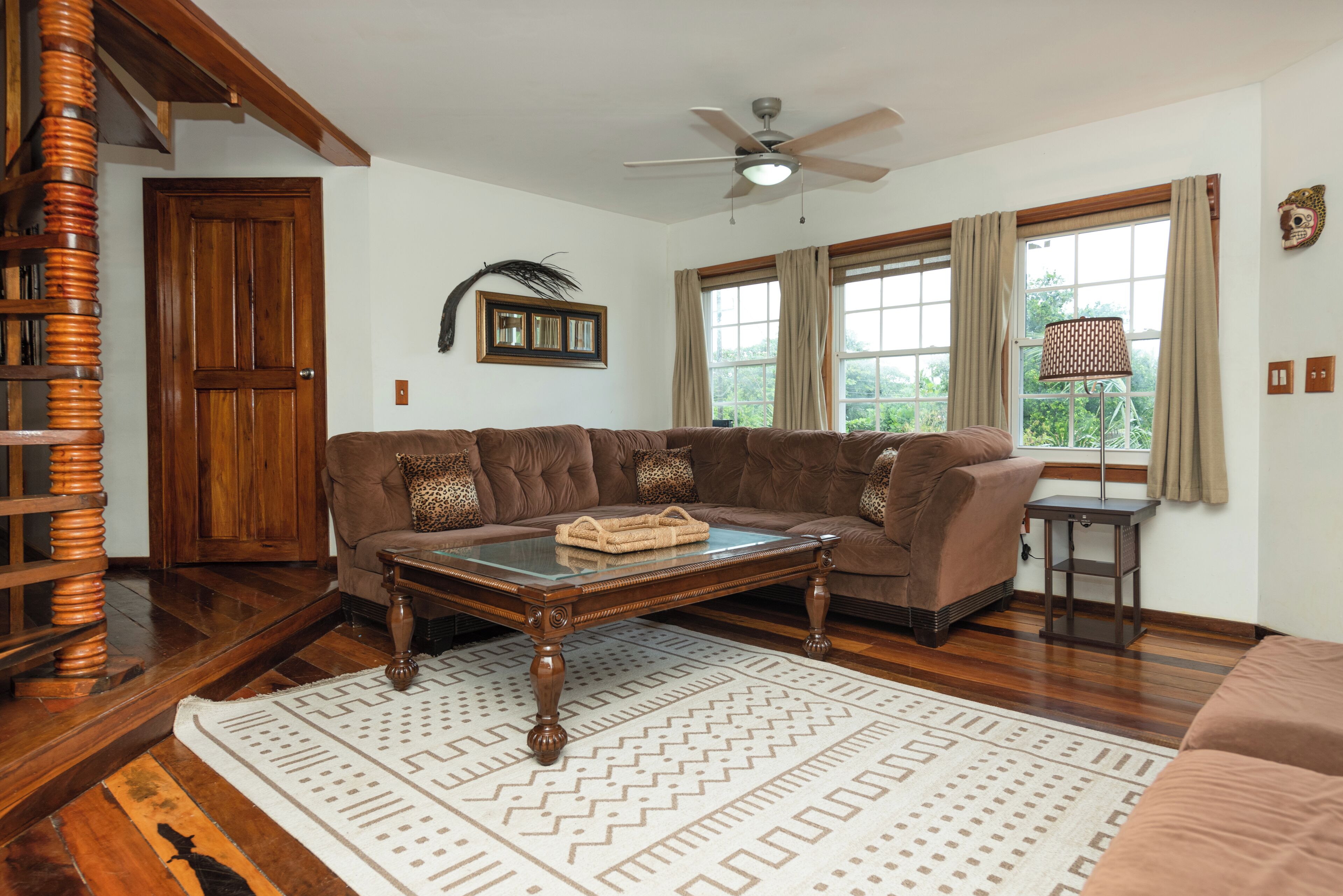 3 Bedrooms, Resort View, Poolside | Área de sala de estar | Smart TV, Netflix, reproductor de DVD y servicios de streaming 