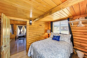 1 bedroom, Internet, bed sheets - Cozy Farm Cabin - 9 Mi to Trout Creek! (Trout Creek)
