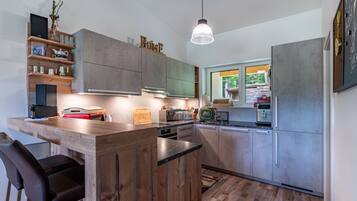 Kühlschrank, Mikrowelle, Ofen, Geschirrspüler