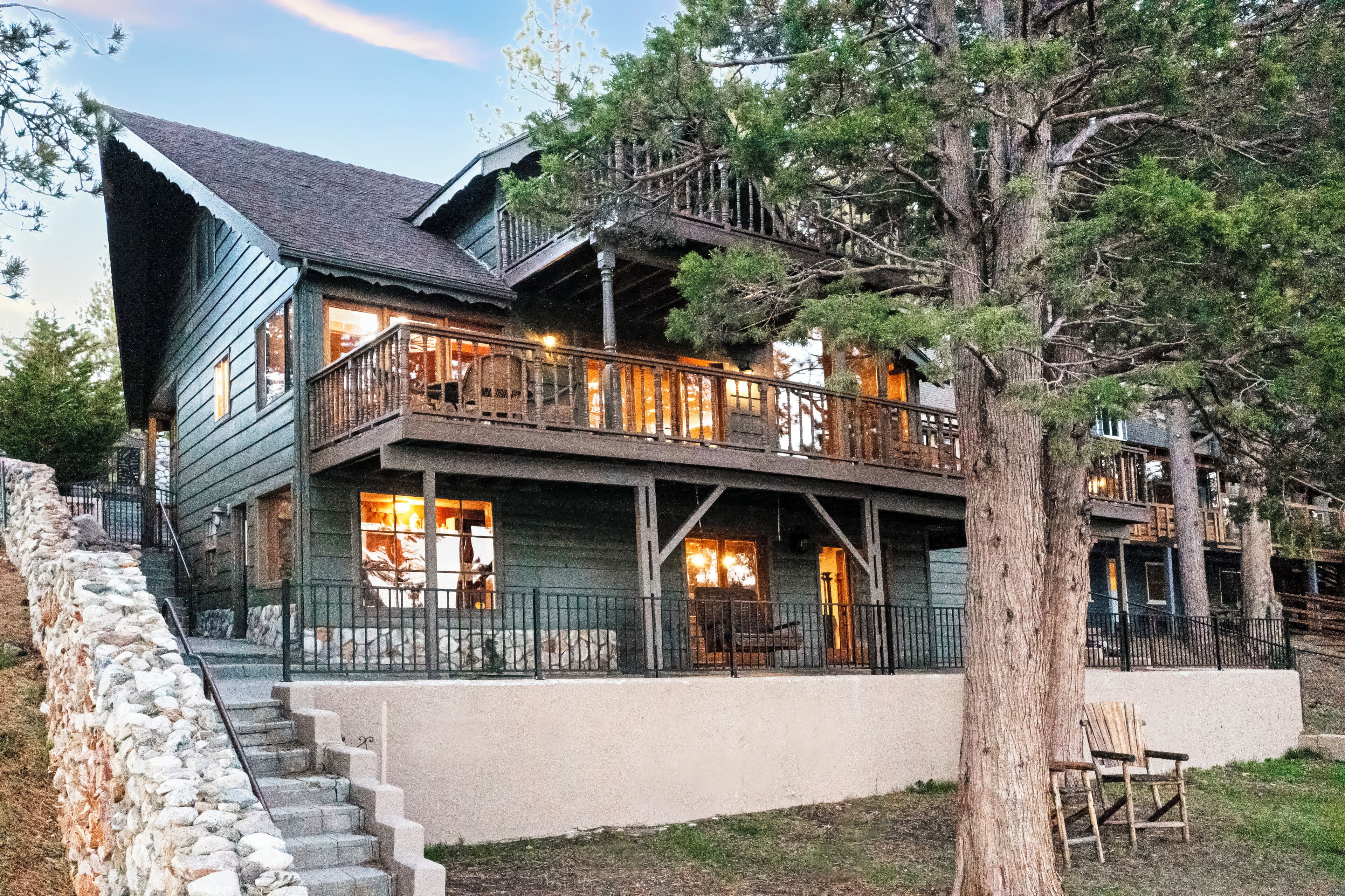 LAKEFRONT - Billiard room, Throwback Vibes & Good Times at Big Bear Lake. 