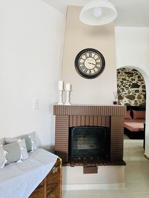 Interior - Niko's House  (Kerames)