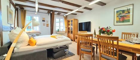 2 bedrooms, desk, iron/ironing board, travel crib