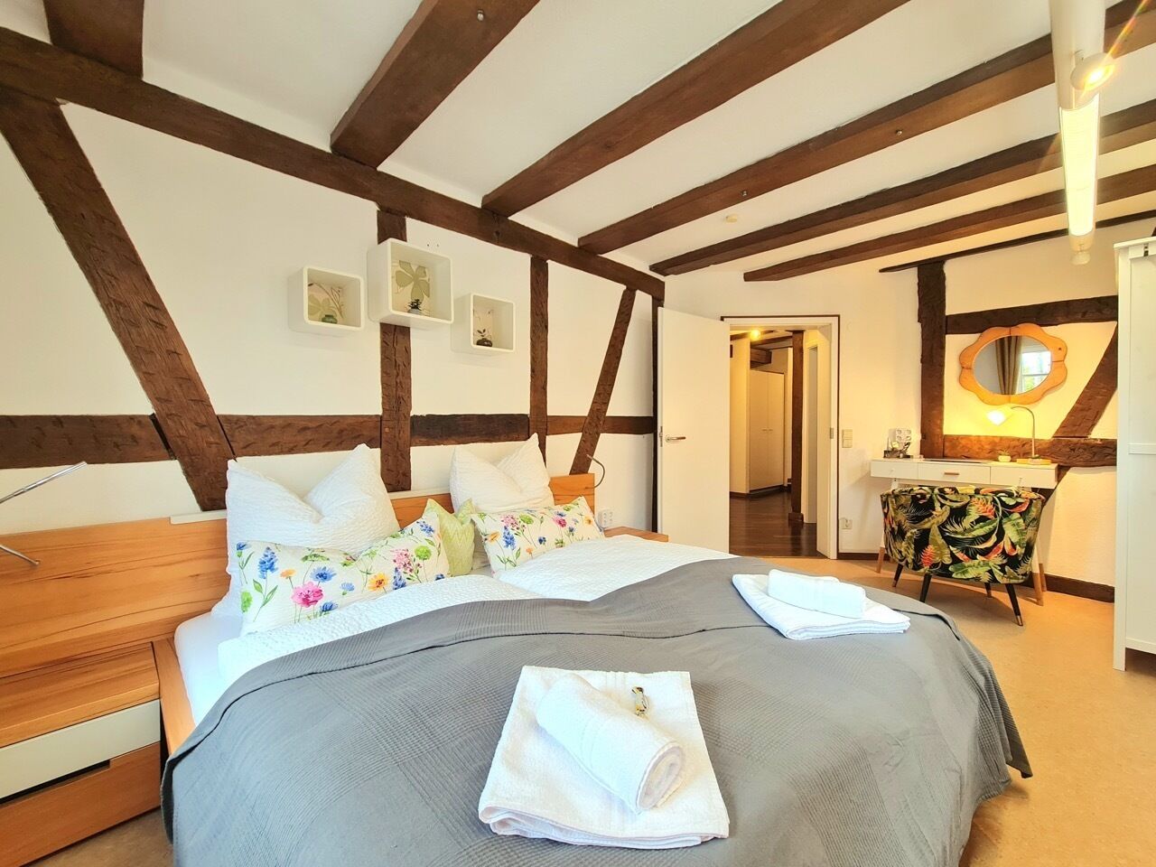 2 Schlafzimmer, Schreibtisch, Bügeleisen/Bügelbrett, Reisekinderbett