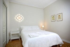 Iron/ironing board, travel cot, free WiFi, bed sheets - Abode Acanthus (Bari)