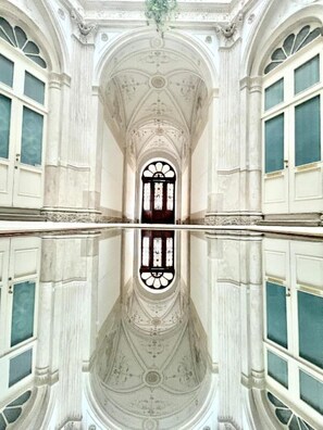 Interior - Abode Acanthus (Bari)
