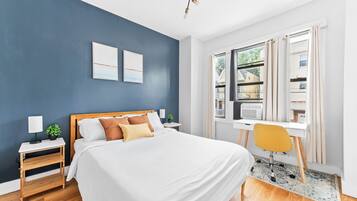 2 bedrooms, desk, iron/ironing board, WiFi