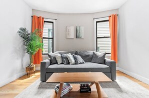 Smart TV, books - NEW! 2BR Apt w/ NYC skyline views, 30 min to NYC!
 (Jersey City)