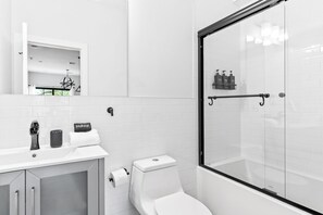 Shower, hair dryer, towels, soap - NYC Skyline Views! Near MetLife EWR NYC PATH (Jersey City)