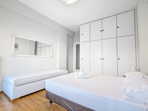 3 habitaciones, tabla de planchar con plancha, wifi y ropa de cama 