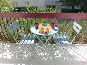 Outdoor dining - Appartement Briggia - Welkeys (Montpellier)