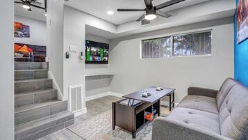 Smart TV, video games