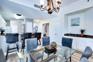 Dining - Palacio 1806 | Oceanfront, Resort Amenities | My Beach Getaways (Pensacola)