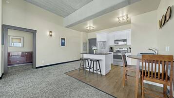 Executive Suite | Private kitchen