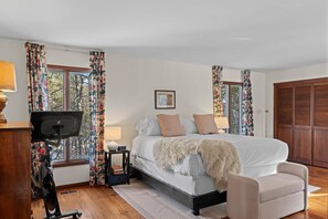 3 bedrooms, iron/ironing board, free WiFi, bed sheets - RMR: Lake Creek Cottage Home in The Aspens (Wilson)