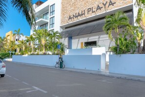 Exterior - Brand New Penthouse at Anah with 2 bedrooms and private roof top terrace! (Solidaridad)