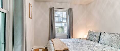 4 habitaciones, tabla de planchar con plancha, wifi y ropa de cama