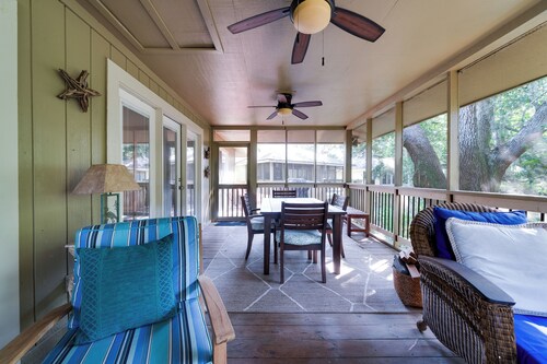3 BR/2BA Screened Porch Cottage! Amenity Access Included!