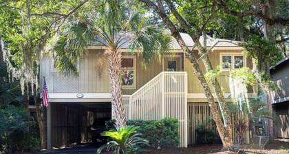 3 BR/2BA Screen Porch Cottage! Amenity Cards Included!