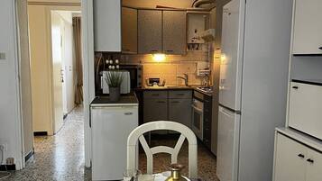 Réfrigérateur, micro-ondes, four