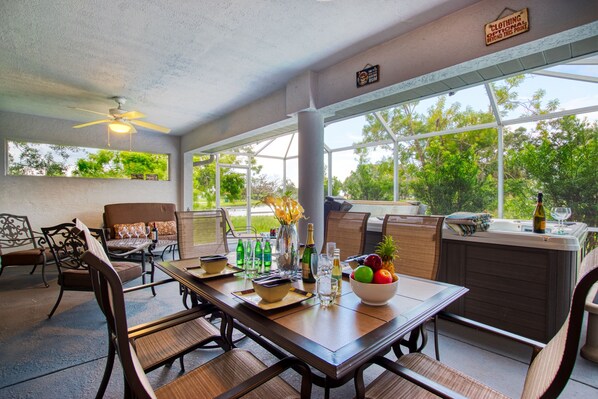 Dining - VILLA GOLFERS DREAM – HEATED SPA | GOLF COURSE | BOAT RENTAL + TOURS VOUCHER INCL. (Cape Coral)