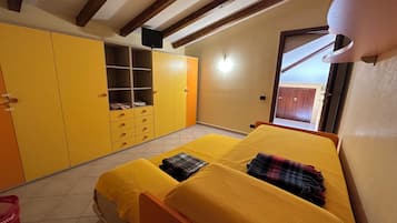2 Schlafzimmer, BĂŒgeleisen/BĂŒgelbrett, kostenloses WLAN, BettwĂ€sche