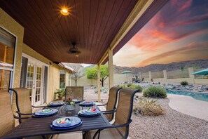 屋外ダイニングエリア