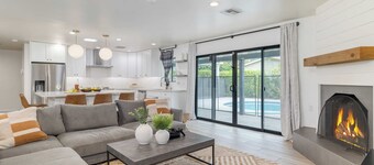 Backyard Pool, Puttinggreen, Playground Modern 5bdr White Agate by Avantstay