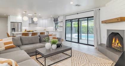 Backyard Pool, Puttinggreen, Playground Modern 5bdr White Agate by Avantstay