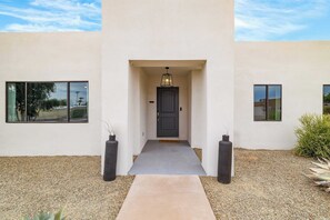 Villa (5 Bedrooms) | Interior - Backyard Pool, Puttinggreen, Playground Modern 5bdr White Agate by Avantstay (Scottsdale)