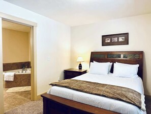 3 bedrooms, WiFi, bed sheets - Fox Den  ~  Wifi ~ Close to Yellowstone (Island Park)