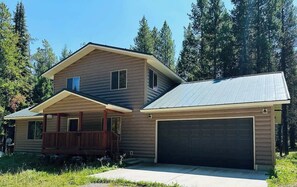 Exterior - Fox Den  ~  Wifi ~ Close to Yellowstone (Island Park)