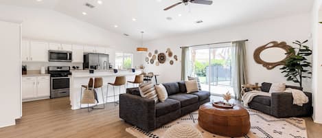 House (4 Bedrooms) | Interior