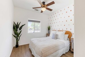 하우스 (4 Bedrooms) | 4 개의 침실, 각각 다른 스타일의 인테리어, 각각 다르게 가구 비치, 다리미/다리미판