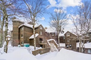 Building Entrance - Well-maintained walkways provide easy access to the building in every season.