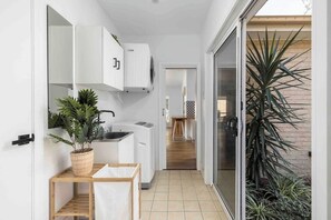 Interior - Stylish family friendly oasis - Lette @ Corlette (Corlette)