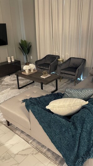 TV - 1094SSP: Family Friendly 4bed Townhouse in ChampionsGate with Splash Pool (Davenport)