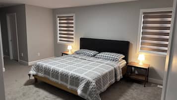 Quarto com design assinado, 1 cama King | 1 quarto, individualmente mobiliados, espaço de trabalho para notebook