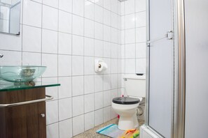 Doccia, asciugacapelli, asciugamani, sapone