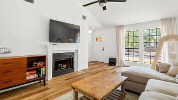 Smart TV, fireplace, books, offices