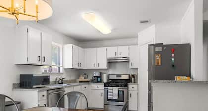 Office, Patio, Yard, Pet Friendly, Playground