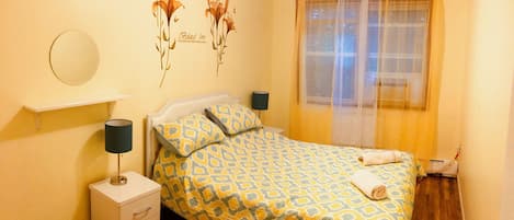 Iron/ironing board, WiFi, bed sheets