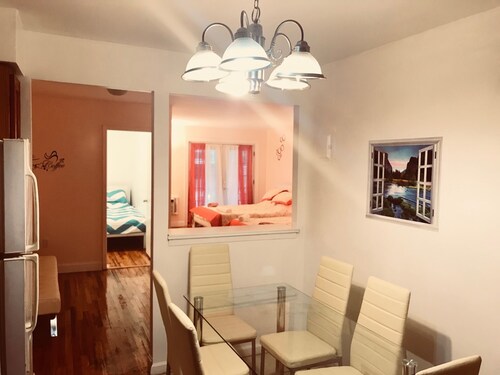 Beautiful 4 Bedrooms 2 Baths, Balcony next to all up to 15 people