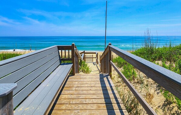 Property grounds - ENDLESS SUMMER 2 is the ideal location with Private Pool & dogs allowed! (Southern Shores)