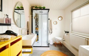 Shower, hair dryer - Stunning home in Wandlitz with sauna (Wandlitz)