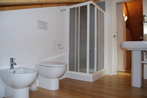 Apartment, 3 Schlafzimmer, Balkon, Poolblick | Badezimmer