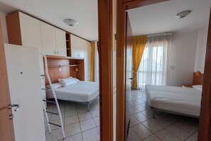 Apartamento, 2 habitaciones, balcón, vistas al mar | 3 dormitorios