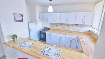 Loft, 1 Bedroom, Balcony, City View | Living area
