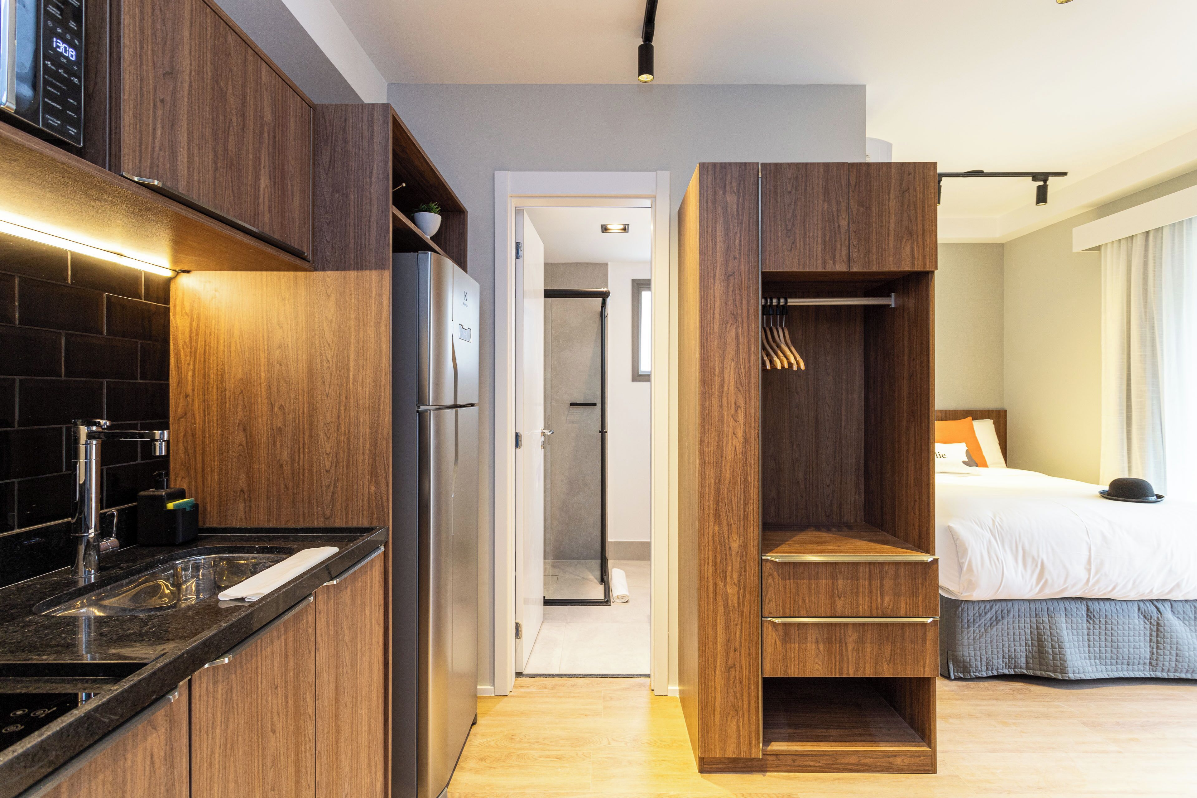 Full-size fridge, microwave, stovetop, cookware/dishes/utensils